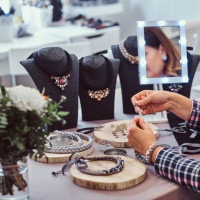 Match Jewelry with Your Outfit